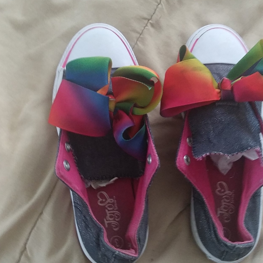 Girls sneakers